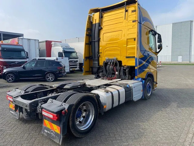 Volvo FH 13.460 mega trekker , XL cabine, parc cool , voll lucht., beauty..... - Tractor unit: picture 4 Volvo FH 13.460 mega trekker , XL cabine, parc cool , voll lucht., beauty..... - Tractor unit: picture 4