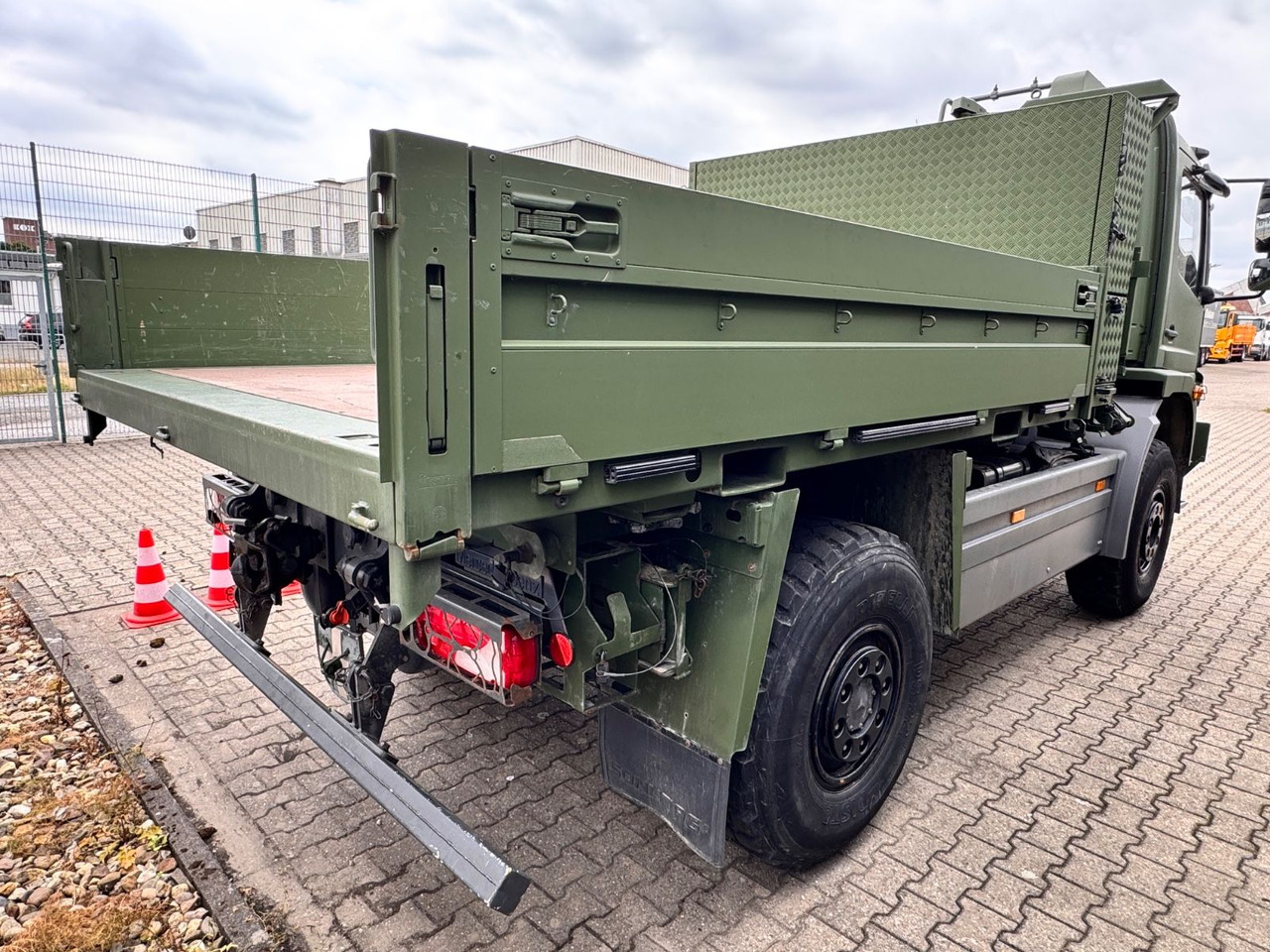 Mercedes-Benz 1018 Atego 4x4 Allrad Miltär Camper Expedition - Container transporter/ Swap body truck: picture 4 Mercedes-Benz 1018 Atego 4x4 Allrad Miltär Camper Expedition - Container transporter/ Swap body truck: picture 4