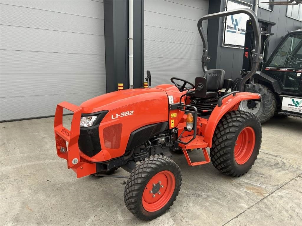 Kubota L1-382 (7325) - Municipal tractor: picture 1 Kubota L1-382 (7325) - Municipal tractor: picture 1