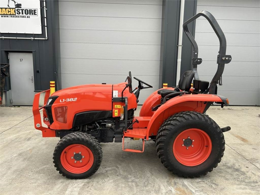 Kubota L1-382 (7325) - Municipal tractor: picture 3 Kubota L1-382 (7325) - Municipal tractor: picture 3