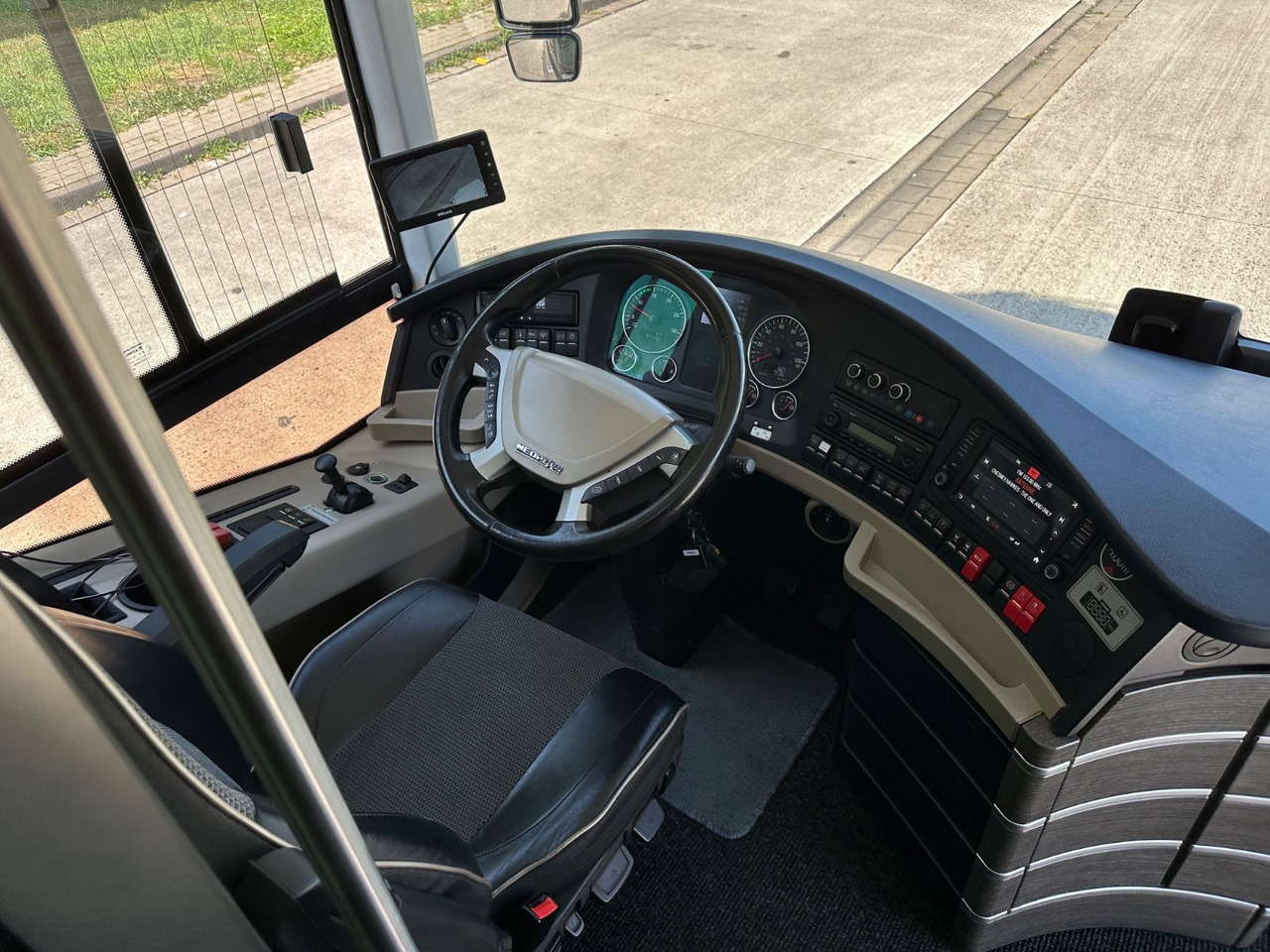Neoplan P06 Skyliner L (83 Sitze*TOP*Motor Neu*Panorama) - Double-decker bus: picture 4 Neoplan P06 Skyliner L (83 Sitze*TOP*Motor Neu*Panorama) - Double-decker bus: picture 4
