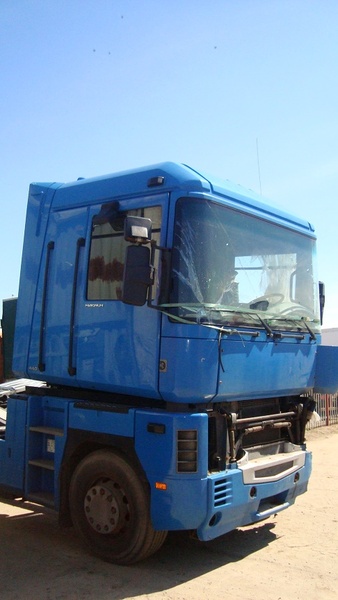 RENAULT MAGNUM 440 - Cab and interior: picture 1 RENAULT MAGNUM 440 - Cab and interior: picture 1
